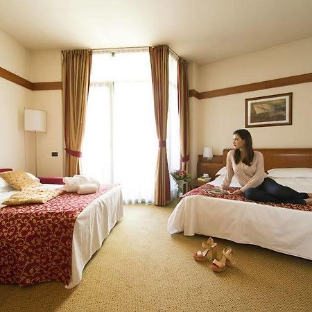Milanore Hotel By Diva Hotels チニゼッロ・バルサモ エクステリア 写真