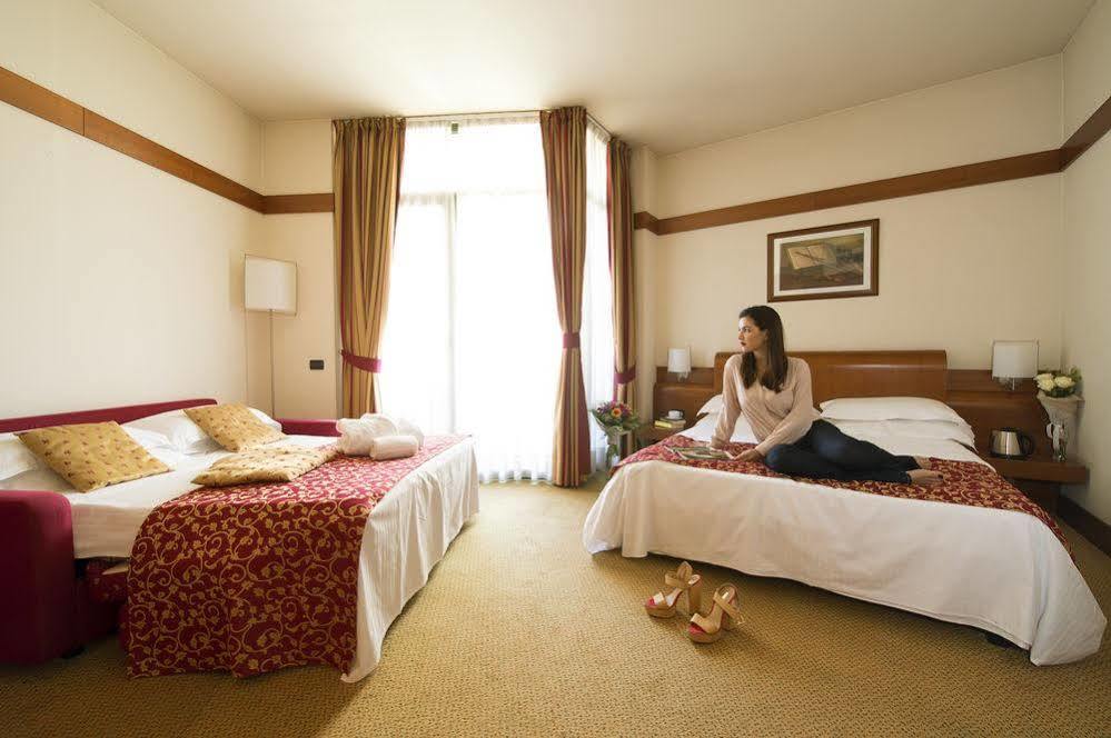 Milanore Hotel By Diva Hotels チニゼッロ・バルサモ エクステリア 写真