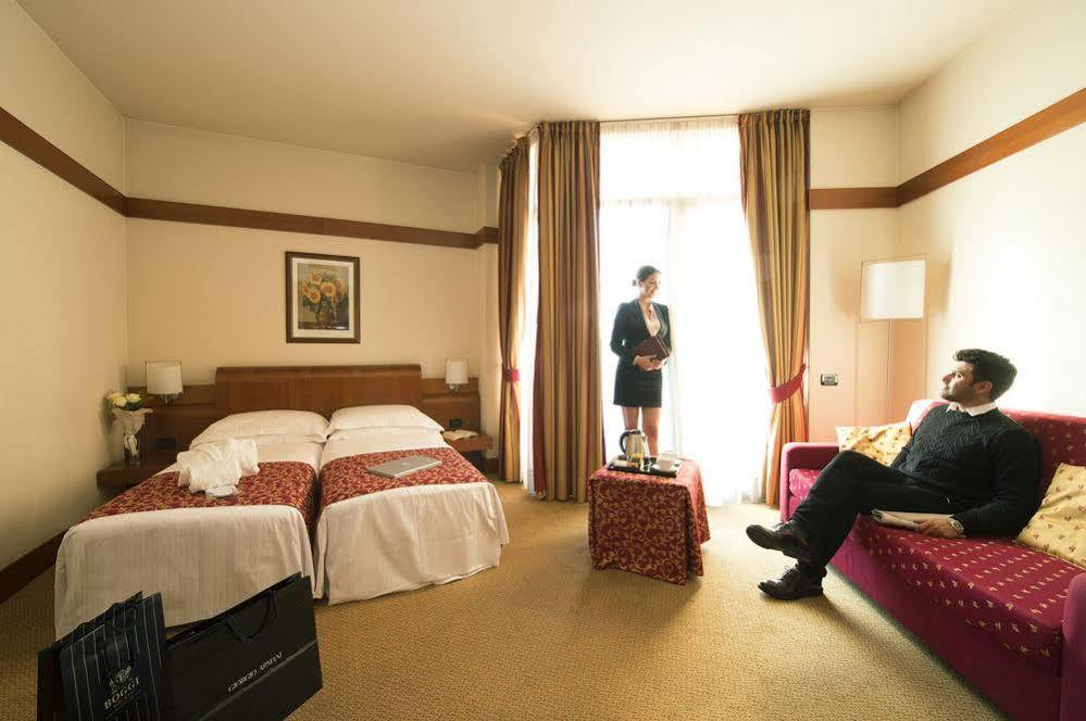 Milanore Hotel By Diva Hotels チニゼッロ・バルサモ エクステリア 写真